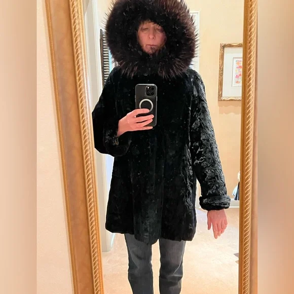 Neiman Marcus Dark Teddy Jacket with Fur Trim - Picture 6 of 6